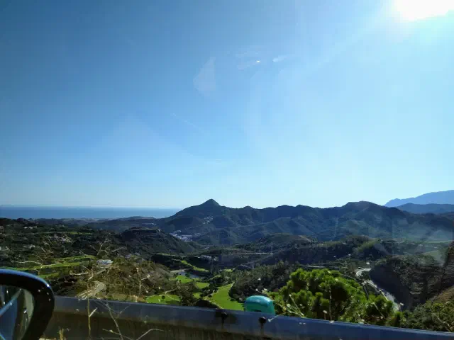 Header afbeelding bij de gids Auto huren en rijden in Spanje