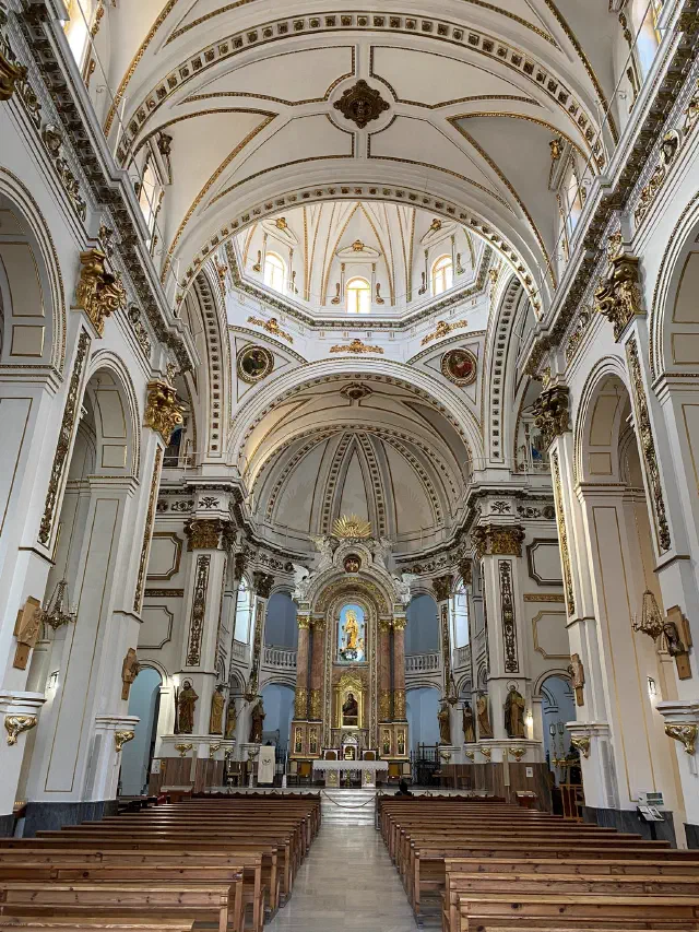 Interieur van de kerk Nuestra Senora del Consuelo in Altea Interieur van de kerk Nuestra Senora del Consuelo in Altea