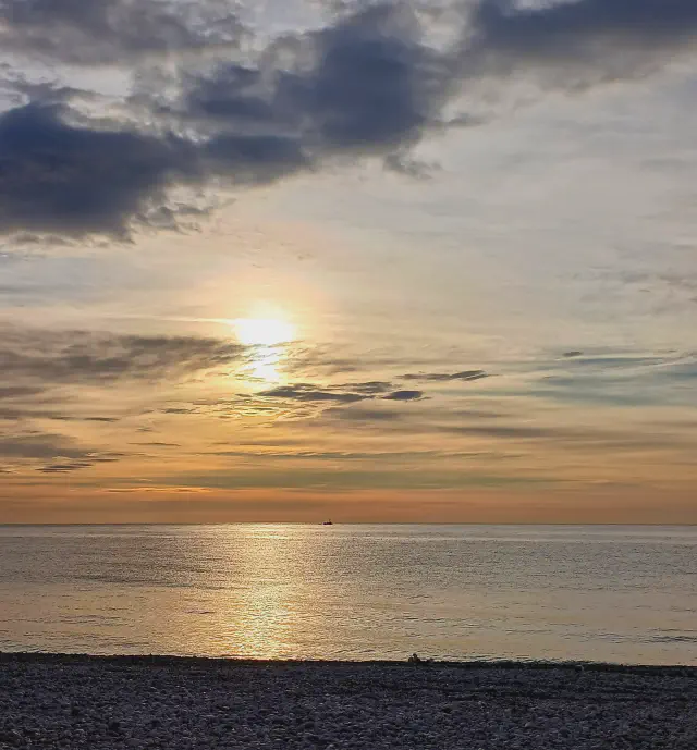 Playa de la Roda tijdens zonsopkomst in Altea