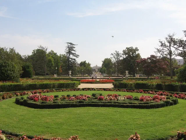 Jardín del Parterre in Aranjuez: Franse barokparterres met geometrische buxushagen en bloemvakken Jardín del Parterre in Aranjuez: Franse barokparterres met geometrische buxushagen en bloemvakken