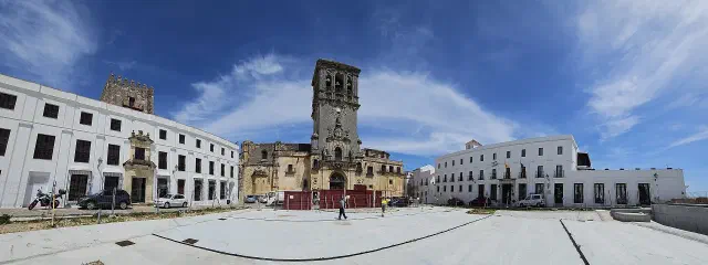 Plaza del Cabildo in Arcos de la Frontera met uitzicht over de Guadalete-vallei Plaza del Cabildo in Arcos de la Frontera met uitzicht over de Guadalete-vallei
