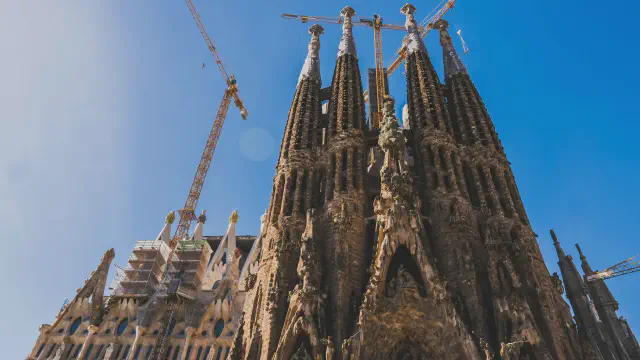 Foto van de Sagrada Familia van onderen