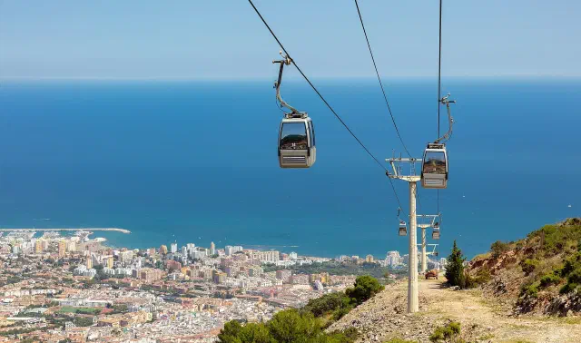 Kabelbaan Teleférico Benalmádena op weg naar Monte Calamorro