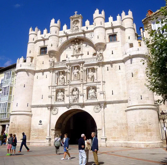 De Arco de Santa Maria, de monumentale oude stadspoort van Burgos De Arco de Santa Maria, de monumentale oude stadspoort van Burgos