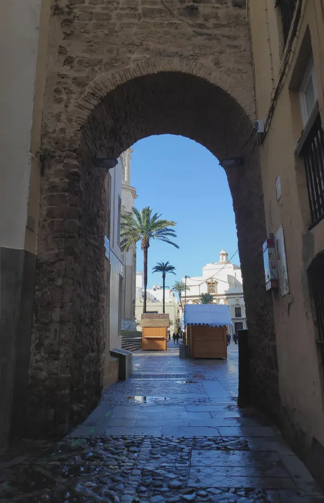 Arco de la Rosa in el Populo in Cadiz