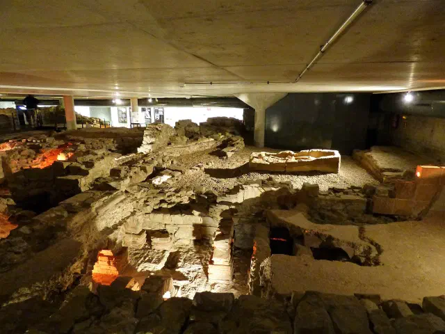 Ondergrondse resten van de Termas Romanas de Campo Valdés, het Romeinse badhuis van Gijón Ondergrondse resten van de Termas Romanas de Campo Valdés, het Romeinse badhuis van Gijón