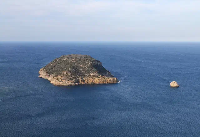 De Illa del Portitxol voor de kust van Jávea De Illa del Portitxol voor de kust van Jávea