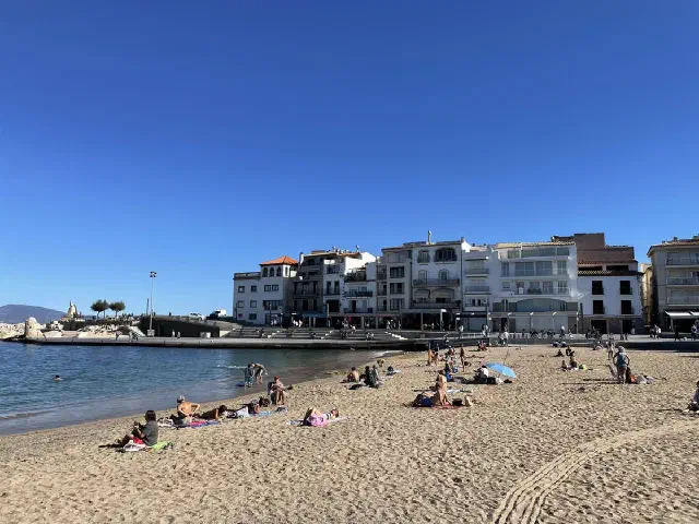 Een van de stranden in L'Escala Een van de stranden in L'Escala