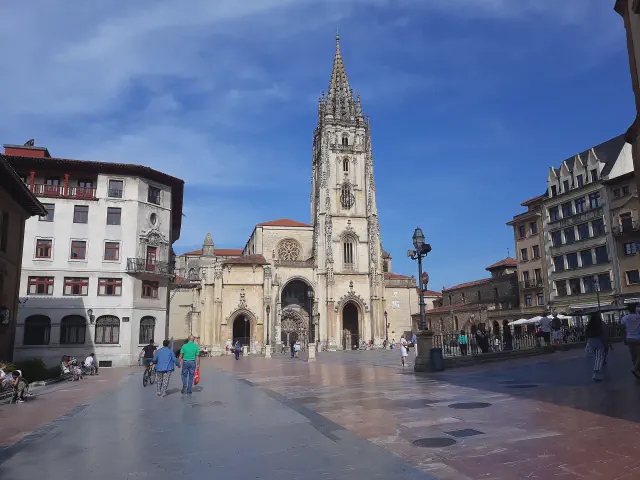 header afbeelding van Oviedo in Spanje header afbeelding van Oviedo in Spanje