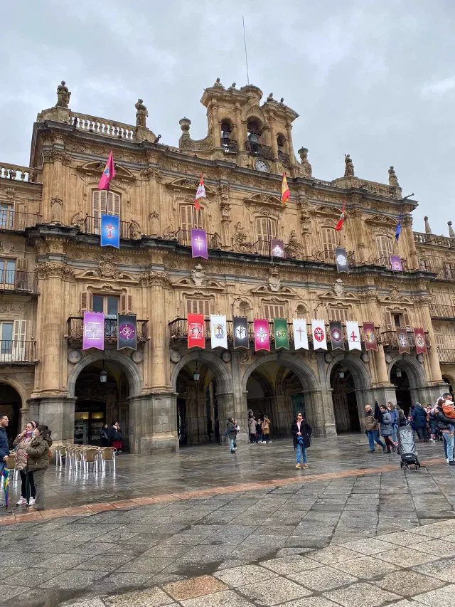 Foto van het hoofdgebouw op het Plaza Mayor in Salamanca Foto van het hoofdgebouw op het Plaza Mayor in Salamanca