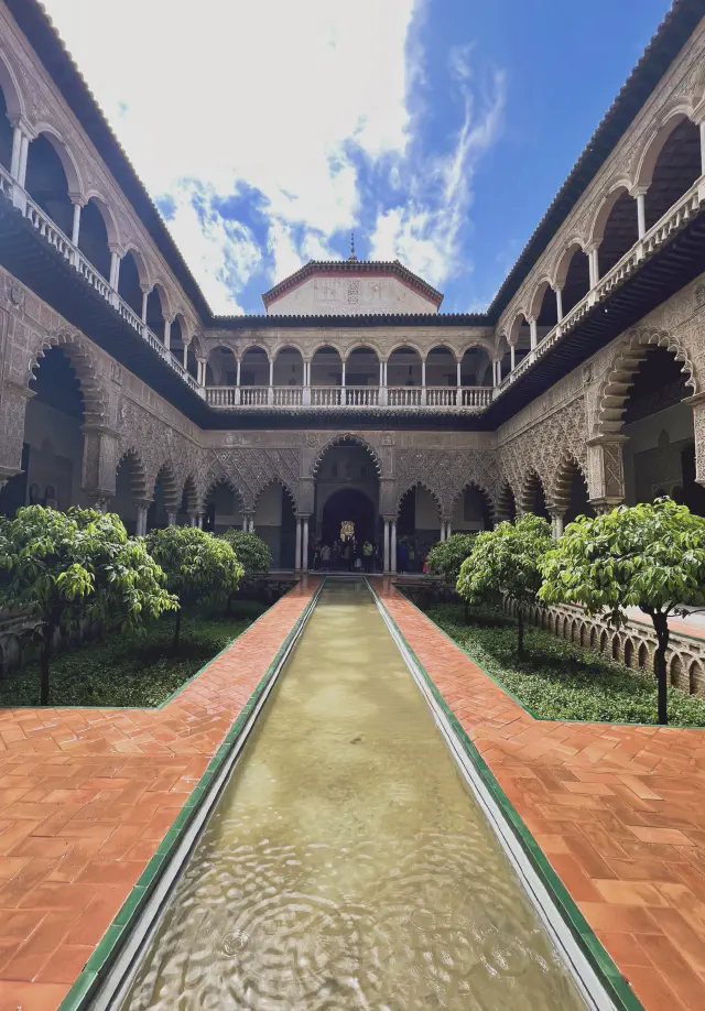 De binnentuin van het Real Alcazarr in Sevilla