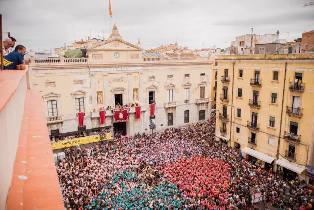 Het plein Placa de la Font in Tarragona, tijdens het festival Santa Tecla Het plein Placa de la Font in Tarragona, tijdens het festival Santa Tecla