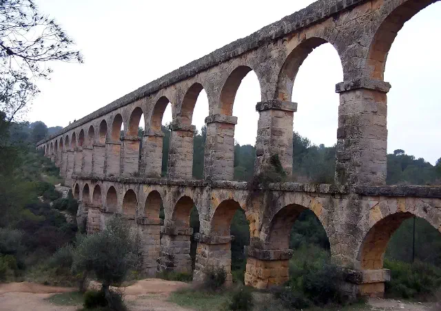 Foto van het aquaduct Pont del Diable (Les Ferreres) in Tarragona Foto van het aquaduct Pont del Diable (Les Ferreres) in Tarragona