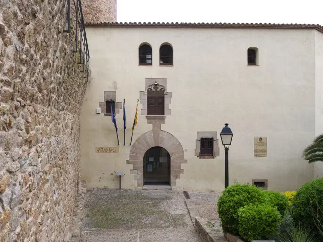 Het Museu Municipal in de Vila Vella van Tossa de Mar met kunstcollectie Het Museu Municipal in de Vila Vella van Tossa de Mar met kunstcollectie